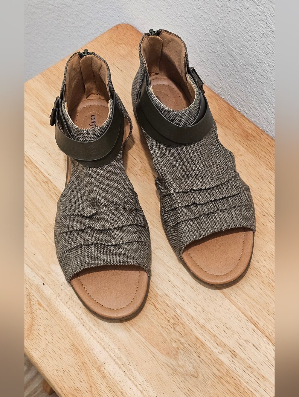 Comfortview The Payton Shootie Gladiator Flat Sandal - Size 10M Olive Green